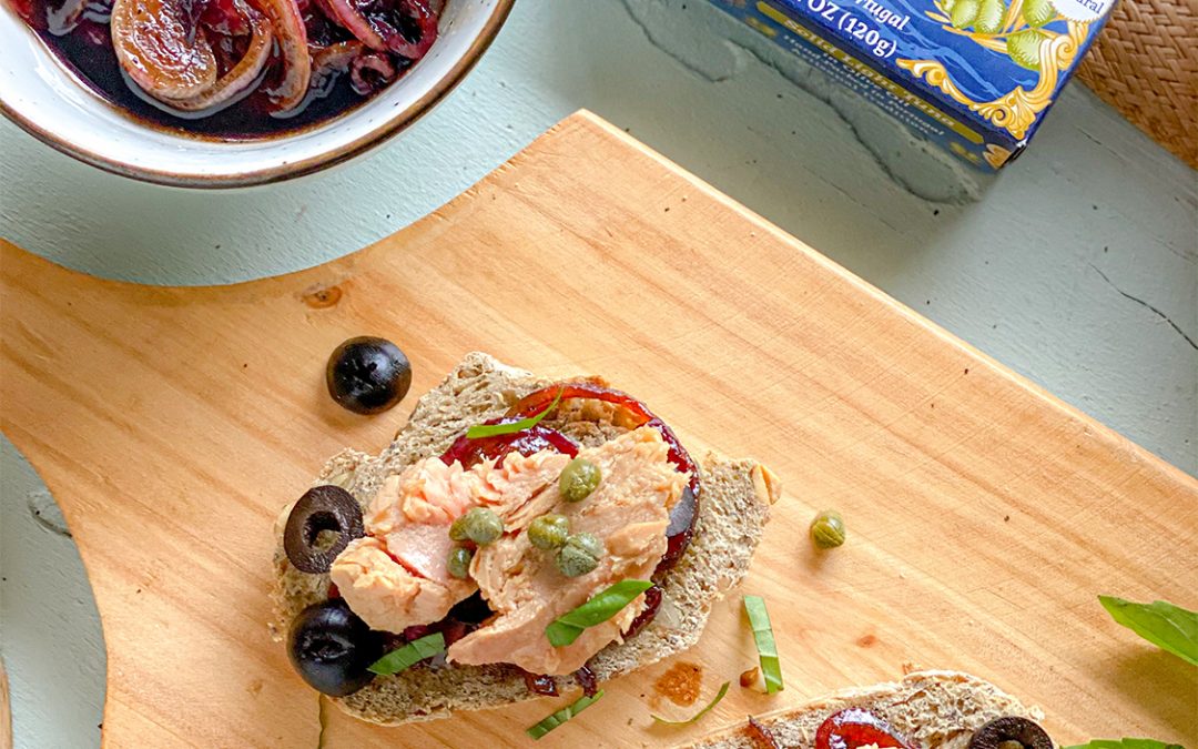 Santo Amaro Tuna Toast with caramelized onions