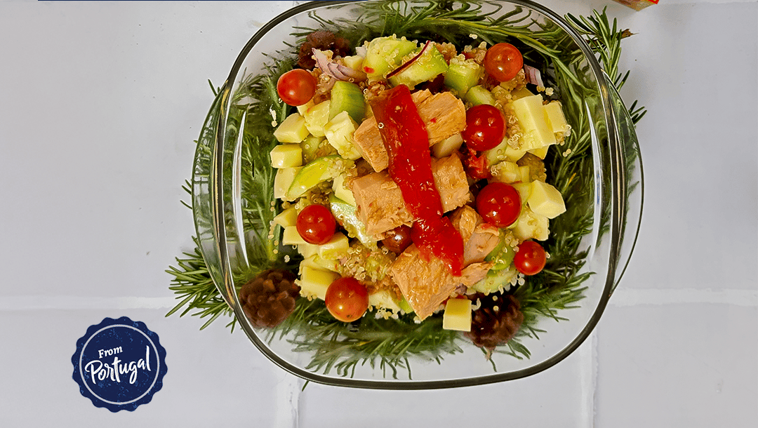 Greek Quinoa Salad with Santo Amaro Tuna in Olive Oil & red Bell Pepper
